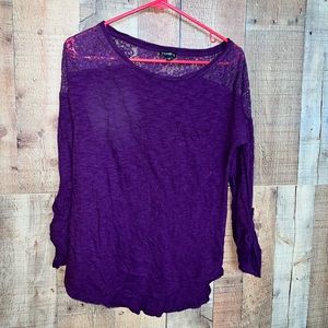 Express lace rolled sleeve tee